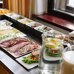 酒店 Hestia Barons Old Town 4*