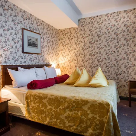 Hestia Barons Old Town 4*