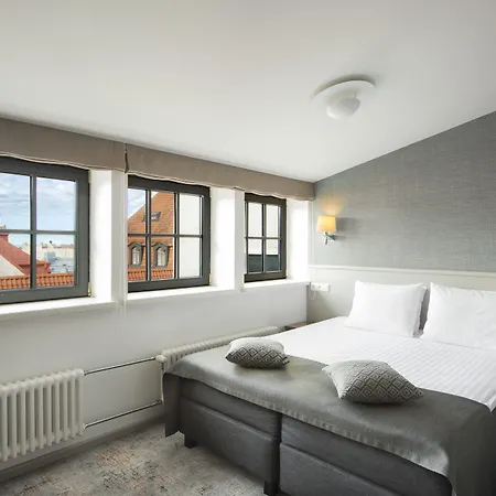 Hestia Barons Old Town 4*