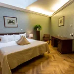 فندق Hestia Barons Old Town 4*