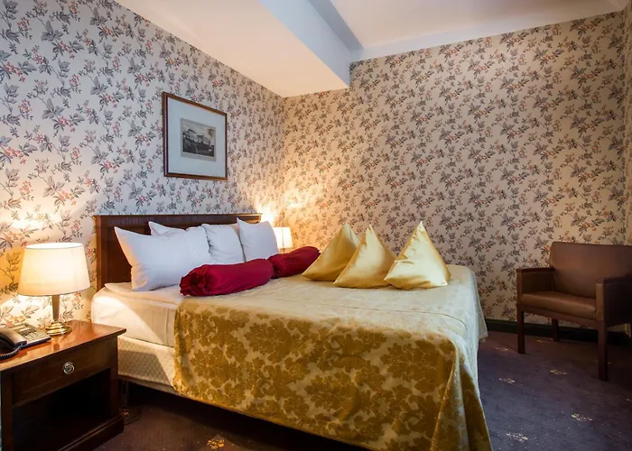 Hestia Barons Old Town 4*