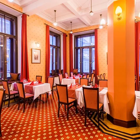 Hestia Barons Old Town 4*