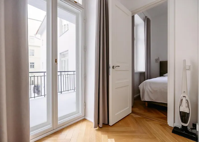 Hestia Barons Old Town 4*